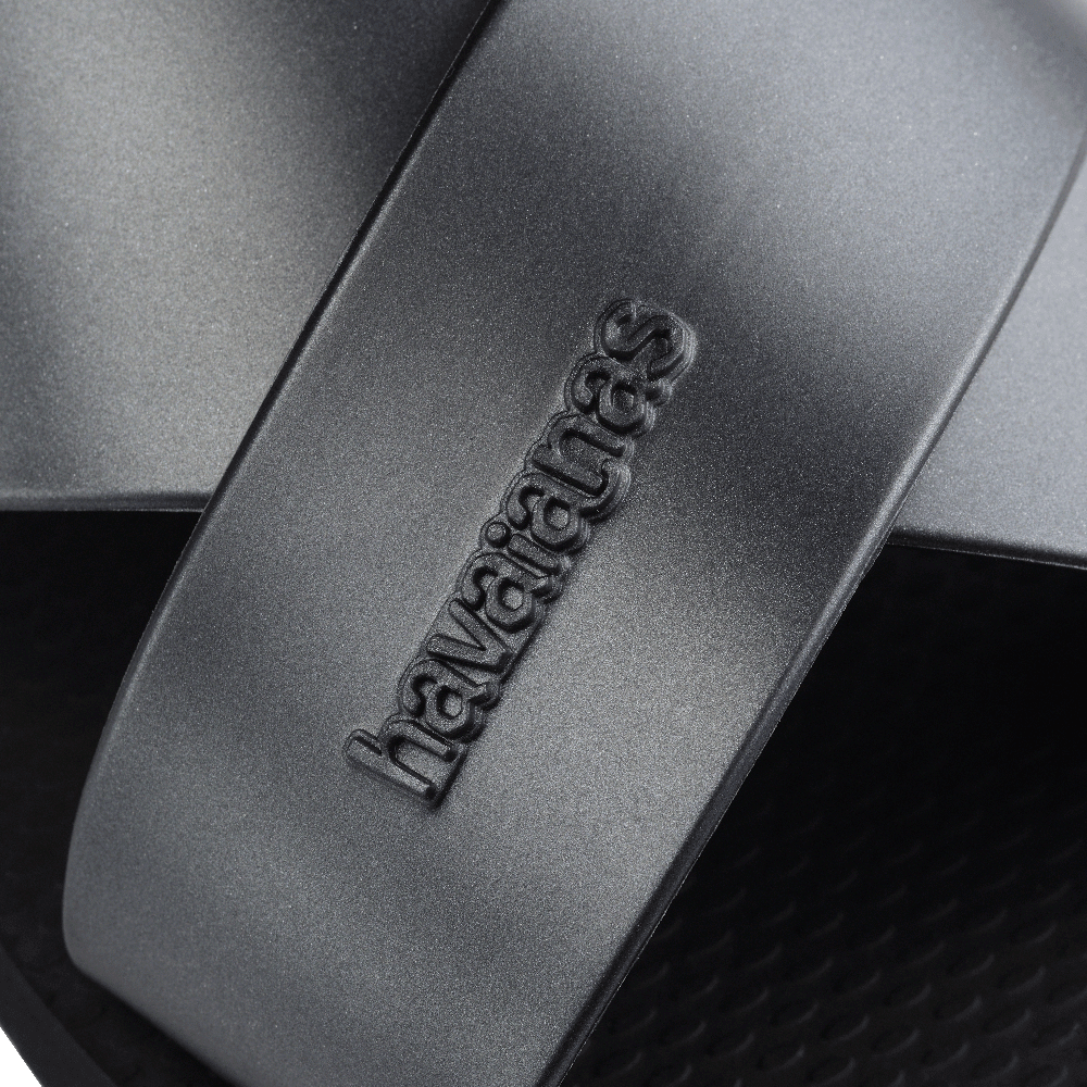 Sandália Rasteirinha Aqua Metallic: Tiras Largas, Brilho, Conforto e Estilo Moderno